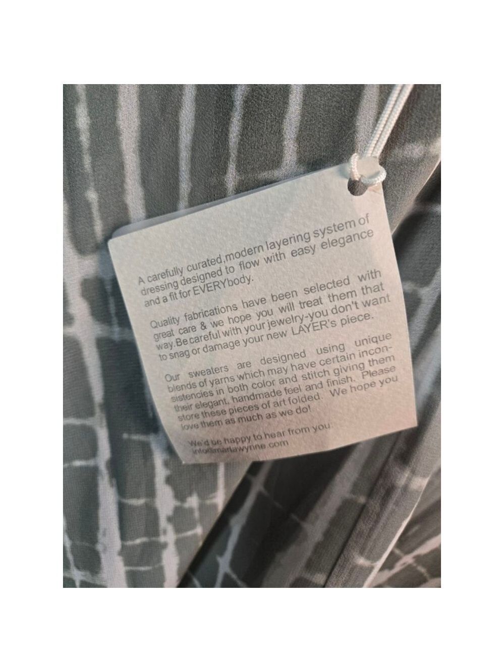 Wynne Layers Gray White Abstract Tunic Top 1X - Picture 8 of 12